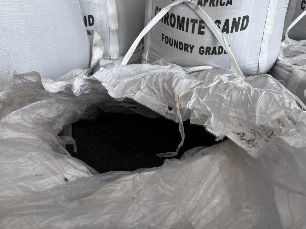 The role of chromite sand in ladle drainage is mainly reflected in the following aspects News -1-